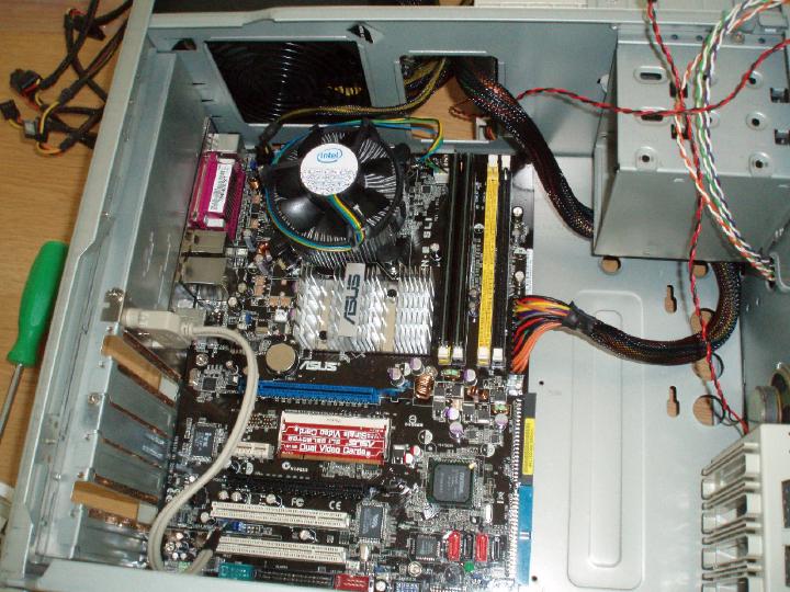 White box Q6600 build, image 15 of 26